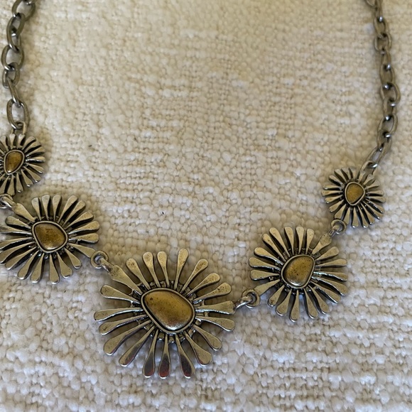 Lucky brand silver/gold necklace - Picture 2 of 8